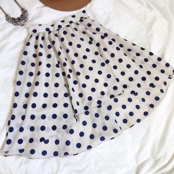 Francesca's Collections Dresses & Skirts - Francesca’s 🎀 Polka Dot High Waist Hi Low Skirt